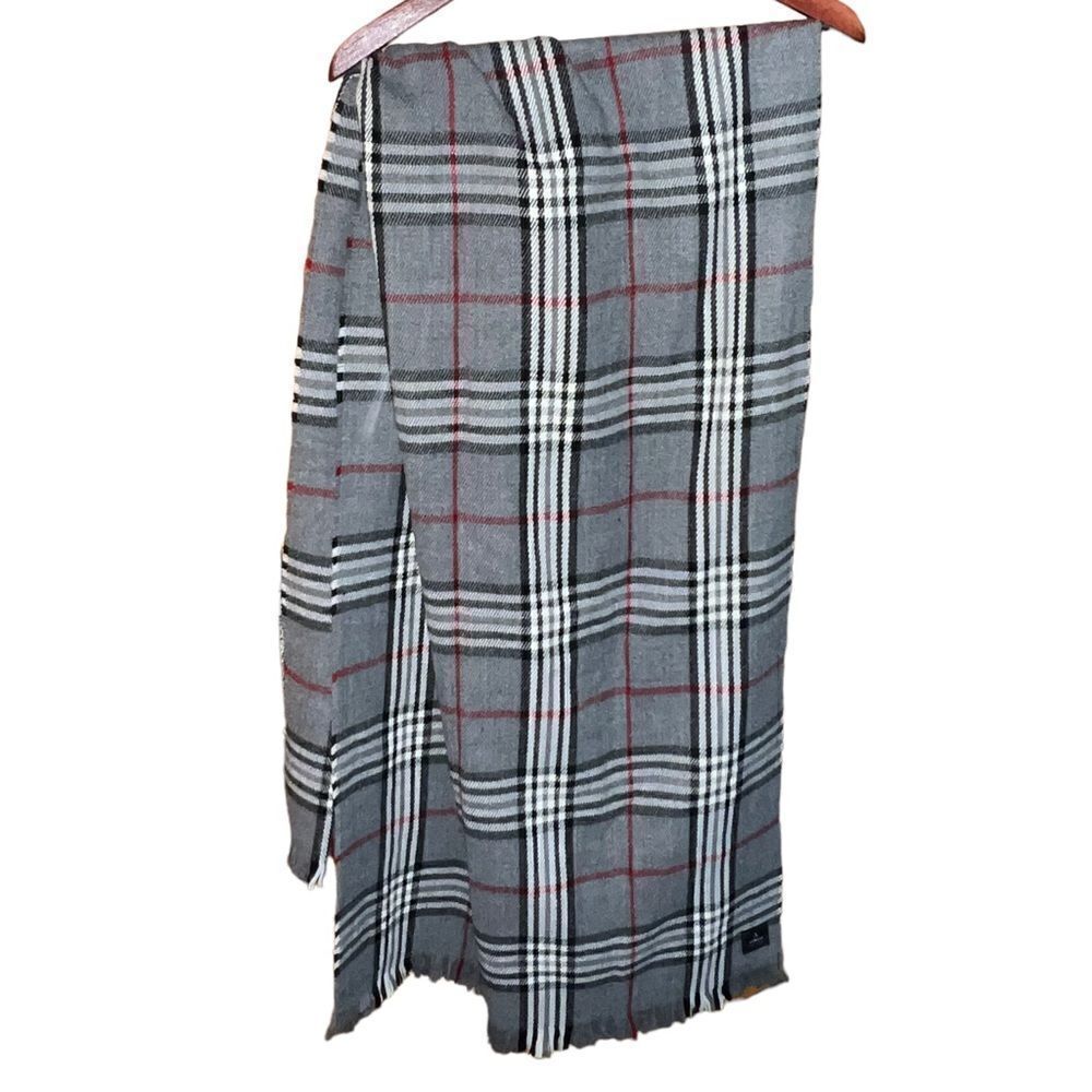 V. Fraas grey plaid rectangular scarf with fringe‎